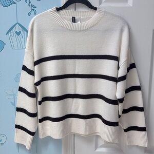 H&M Divided White & Black Stripes Classy,  Soft & Cozy Sweater Women’s Size M !!